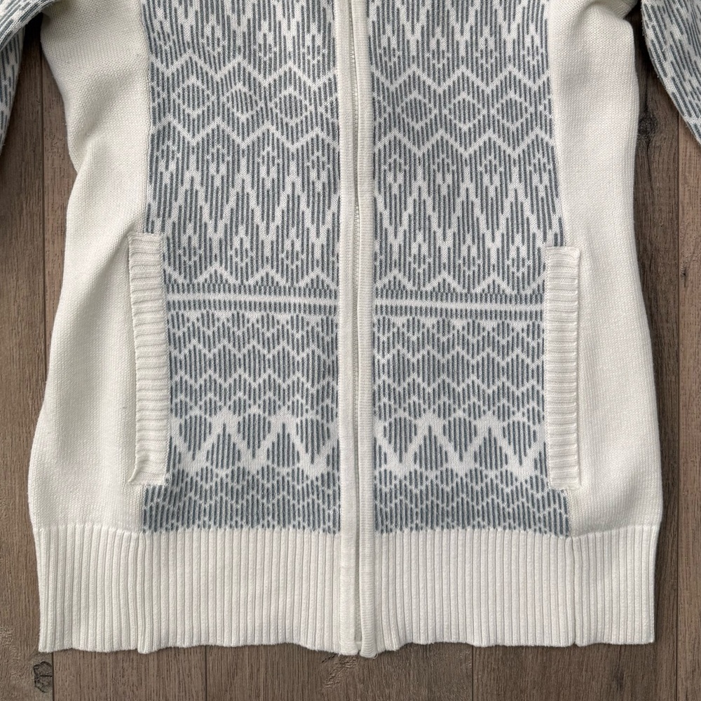 Athleta White And Gray Patterned Zip-Up Sweater - image 4